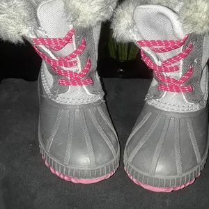 Snow boots